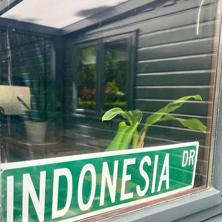 Rumah Bersama Kempenbos Chalet *